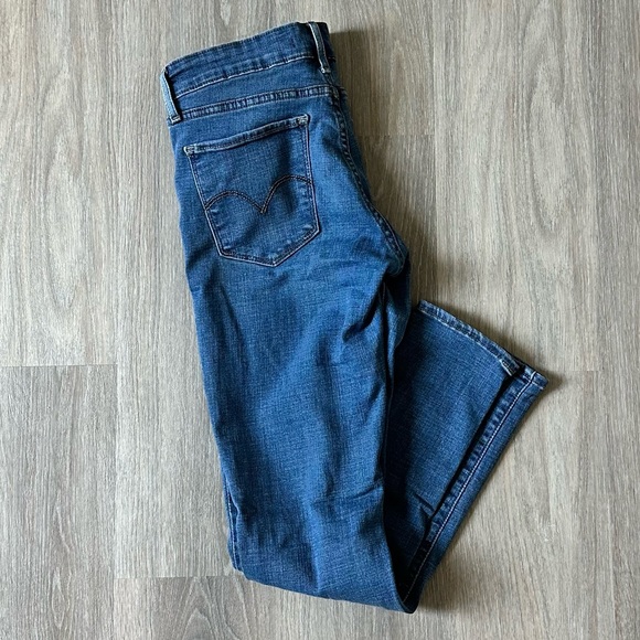 Levi’s 711 Skinny - Picture 2 of 4
